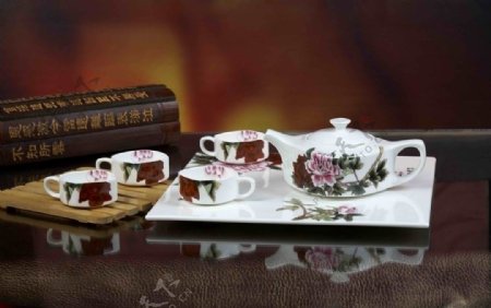 漂亮的骨瓷茶具图片
