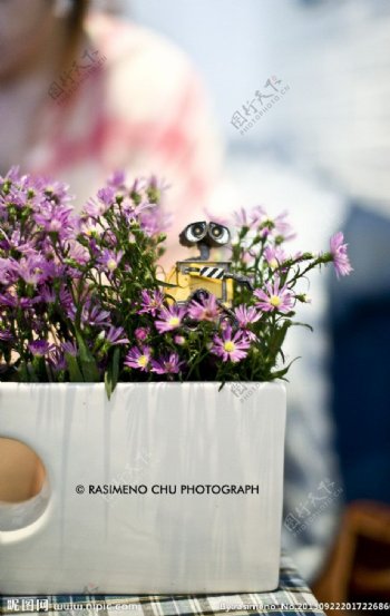 机器人在花盆里图片