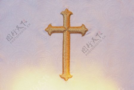 教堂墙上的十字架图片