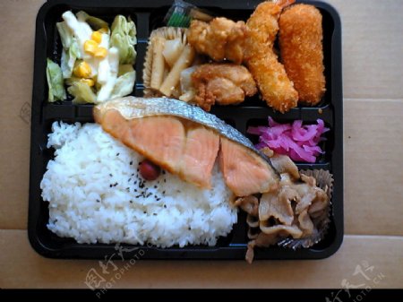 日式鲑鱼便当图片