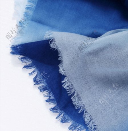 蓝色墨色布料围巾图片