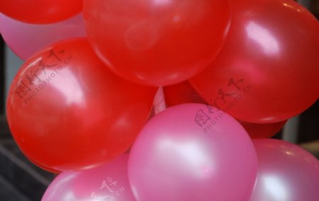 红色气球图片