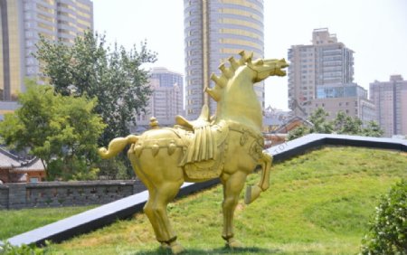 马的雕塑图片