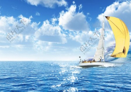 海中迎风破浪的风帆图片