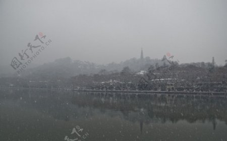 西湖雪景图片