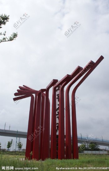 南京江宁大学城主雕塑图片