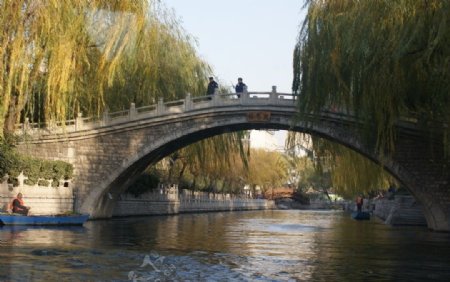 济南大明湖琵琶桥图片