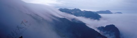 井冈山瀑布云图片