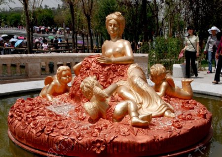 雕塑女人小孩图片
