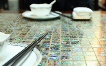 餐桌碗筷图片