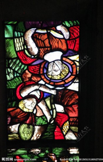 米兰大教堂彩绘玻璃局部图片