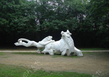 公园雕塑小品4图片