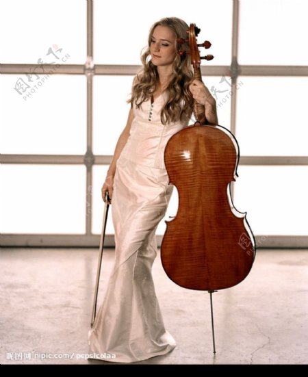大提琴家安娜图片