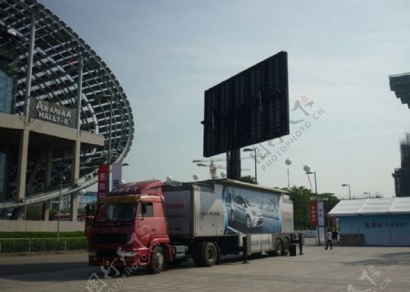 2011广州车展展馆车体广告图片