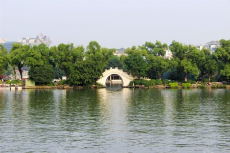 榕湖古榕桥图片