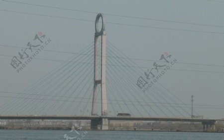 大河上大桥图片