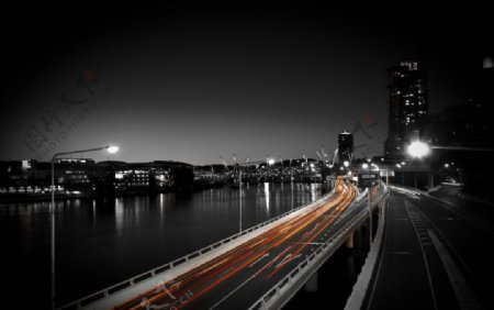 城市夜晚交通图片