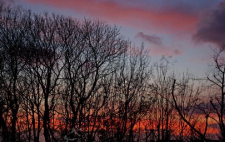 法国桑西山日落时的天象图片
