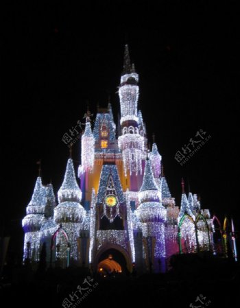 灯光璀璨迪斯尼城堡图片
