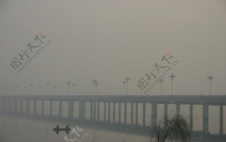 河桥船图片