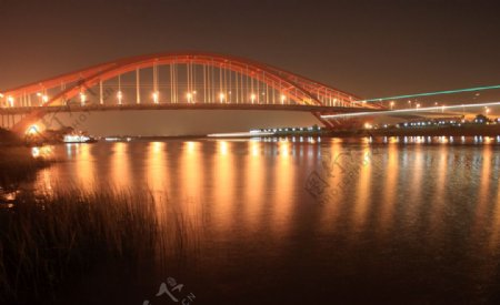 夜色中的东平大桥图片