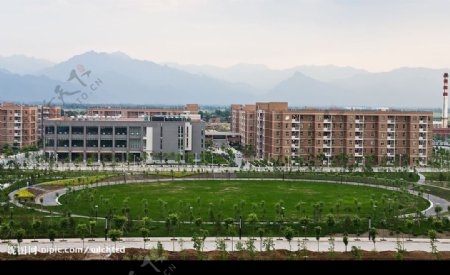 西安电子科技大学终南山下的丁香宿舍区图片