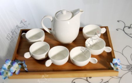 白色茶具图片
