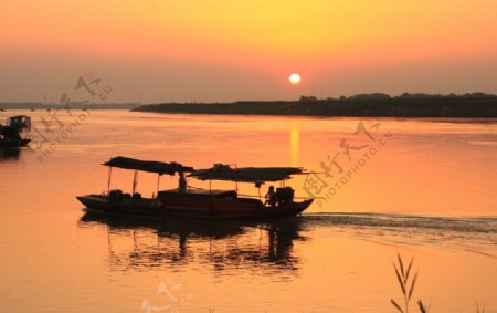 夕阳下图片