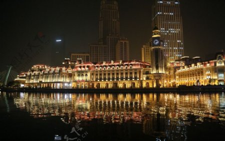 天津津湾广场夜色图片