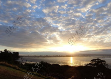 新西兰海滨日出风景图片