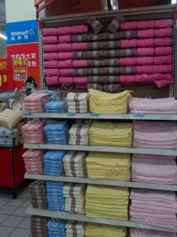 超市毛巾货架图片