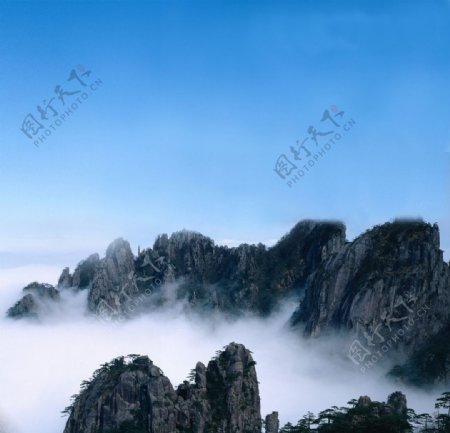 高山云雾风景图片