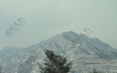 雪后的山图片