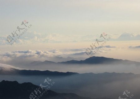 云海山顶图片