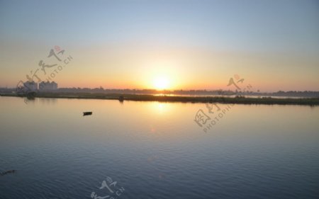 尼罗河落日图片