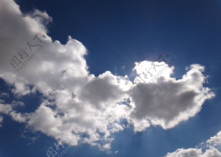 蓝天白云云彩阳光图片