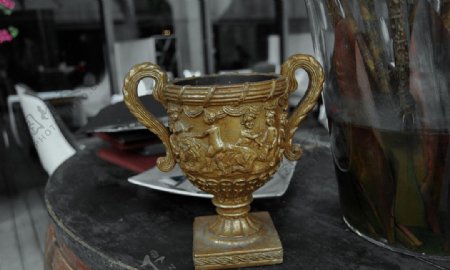 古典金杯装饰花罐图片