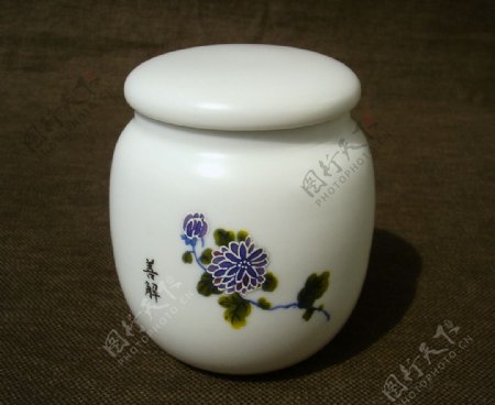 定窑白瓷菊花茶叶罐图片