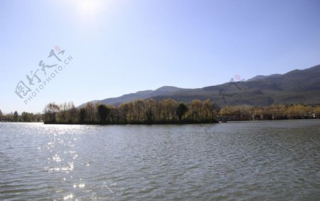 观音峡湖水图片