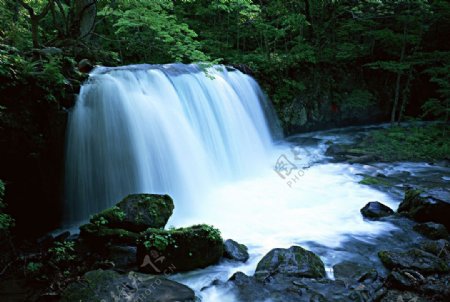 自然山水瀑布图片