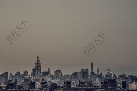 雾霾中的城市图片