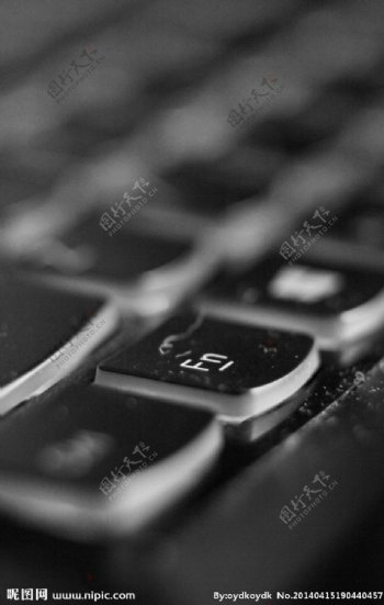黑白键盘图片