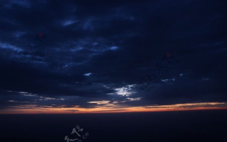 日出前的光图片