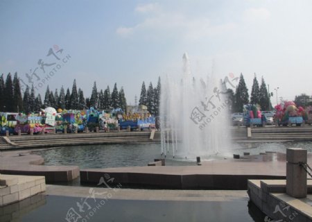 东方绿舟喷泉图片