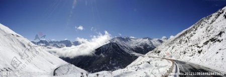 蓝天雪山雪景图片