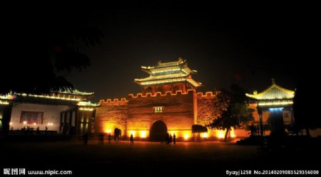 夜景城门图片