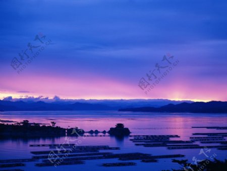 湖畔黄昏图片