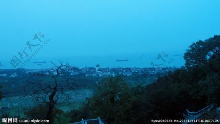 雾锁长江图片