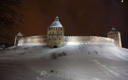 王国城堡雪夜摄影图片