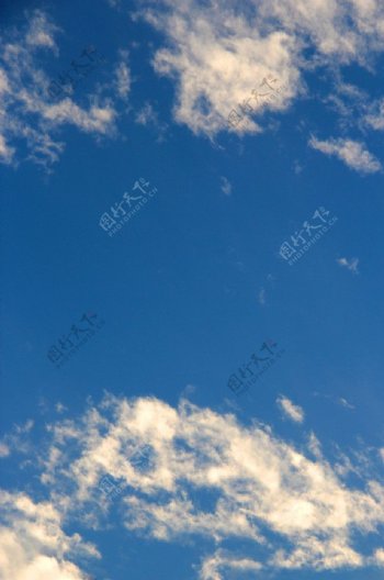 白云蓝天天空图片